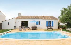 Maisons de vacances Holiday home Saint Jean de Monts 44 with Outdoor Swimmingpool : photos des chambres