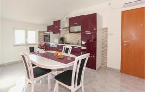 Stunning Apartment In Gata With 3 Bedrooms And Wifi