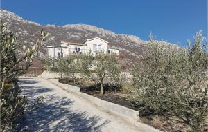  Three-Bedroom Apartment in Gata, Pension in Gata bei Donji Dolac