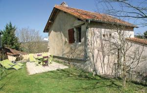 Maisons de vacances Amazing home in Grignols with 2 Bedrooms and WiFi : photos des chambres