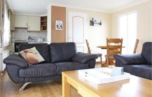 Awesome Home In Sint-Annaland With Wifi