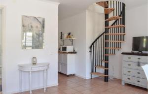 Amazing Apartment In Glemmingebro