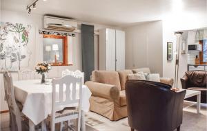 Cozy Home In Höllviken With Wifi