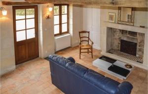 Maisons de vacances Amazing Home In Cravant Les Coteaux : photos des chambres