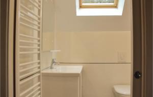 Maisons de vacances Amazing Home In Cravant Les Coteaux : Maison de Vacances 2 Chambres
