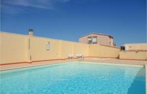 Appartements Beautiful apartment in Gruissan with 1 Bedrooms and Outdoor swimming pool : photos des chambres