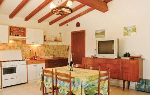 2 Bedroom Awesome Home In Teyssieres