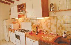 2 Bedroom Awesome Home In Teyssieres