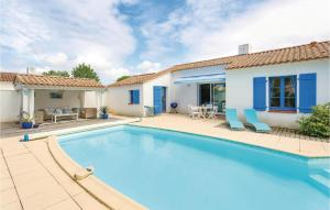 Maisons de vacances Holiday home Saint Jean de Monts 44 with Outdoor Swimmingpool : Maison de Vacances 4 Chambres