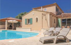 Maisons de vacances Awesome Home In Saint Didier With 3 Bedrooms, Private Swimming Pool And Outdoor Swimming Pool : photos des chambres