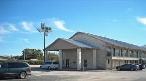 Bastrop Inn - Flatonia
