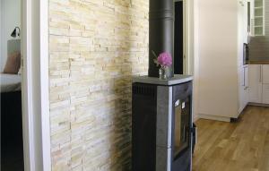 Amazing Home In Bolmsö