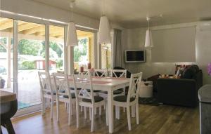 Amazing Home In Bolmsö