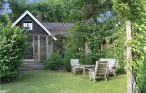 2 Bedroom Beautiful Home In Fjälkinge