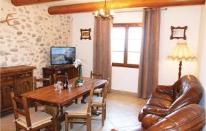 Maisons de vacances 2 Bedroom Awesome Home In Sigoyer : photos des chambres