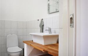 Amazing Apartment In Glemmingebro