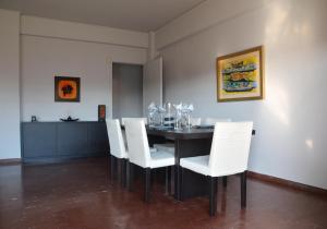 Modern & Classy Central Apartment