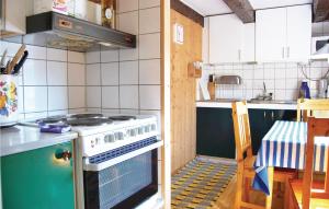 2 Bedroom Beautiful Home In Linneryd