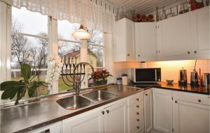 4 Bedroom Stunning Home In Färgelanda