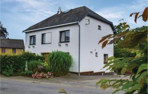 Six-Bedroom Holiday Home in Waimes