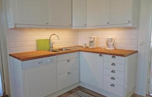 Beautiful Home In Högsby With Kitchen