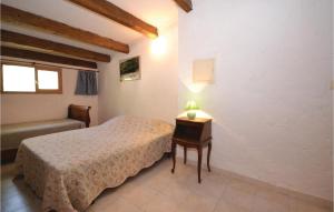 Maisons de vacances Lovely Home In Crillon Le Brave With Outdoor Swimming Pool : photos des chambres