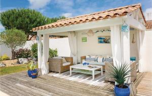 Maisons de vacances Holiday home Saint Jean de Monts 43 with Outdoor Swimmingpool : photos des chambres