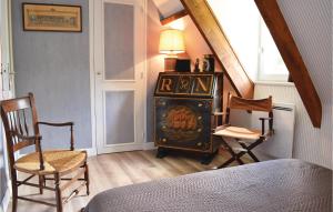 Maisons de vacances Amazing home in Bagnoles de lOrne with 4 Bedrooms and WiFi : photos des chambres