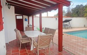 Maisons de vacances Amazing Home In Aspiran With 4 Bedrooms, Private Swimming Pool And Outdoor Swimming Pool : photos des chambres