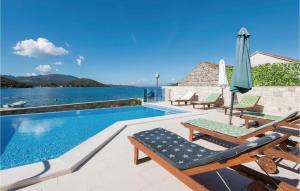 Beautiful Apartment In Luka Dubrava With 3 Bedrooms, Wifi And Outdoor Swimming Pool