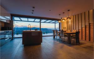 Gorgeous Home In Dobrovo V Brdih 