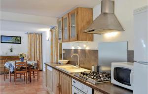 Appartements Awesome Apartment In La Valette Du Var With 2 Bedrooms, Private Swimming Pool And Outdoor Swimming Pool : photos des chambres