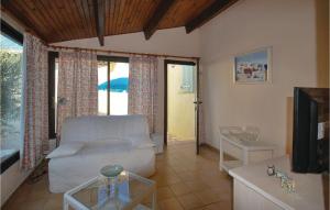 Appartements Cozy Apartment In Roquebrune Sur Argens With Outdoor Swimming Pool : photos des chambres