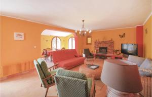 Maisons de vacances Lovely Home In Bagnols En Foret : photos des chambres