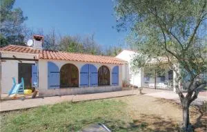 Lovely Home In Bagnols En Foret - 巴纽勒森林