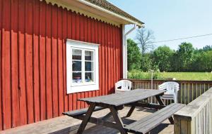 2 Bedroom Beautiful Home In Linneryd