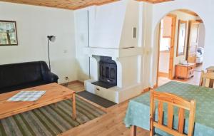 2 Bedroom Beautiful Home In Bolmsö