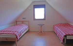 Awesome Home In Löttorp With Kitchen