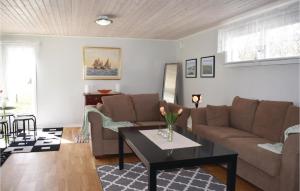 Three-Bedroom Holiday Home In Lottorp