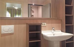 2 Bedroom Amazing Home In Groede