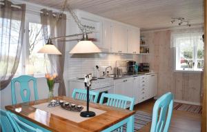 Three-Bedroom Holiday Home In Lottorp