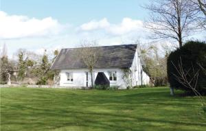 Lovely Home In La Chapelle En Juger
