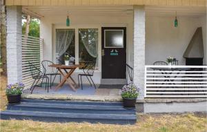 Three-Bedroom Holiday Home In Lottorp