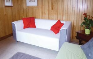 Maisons de vacances Nice home in La Chapelle En Juger with 1 Bedrooms and WiFi : photos des chambres