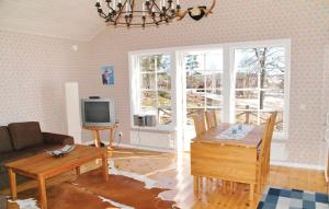 2 Bedroom Lovely Home In Dals Rostock