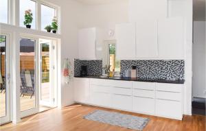 Lovely Home In Borgholm With Wifi