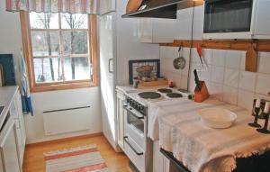 Cozy Home In Dingle With Lake View