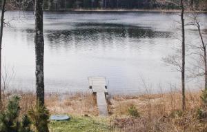 Cozy Home In Dingle With Lake View