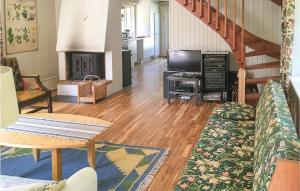 Cozy Home In Vittsjö With Wifi