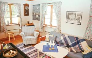 Cozy Home In Dingle With Lake View